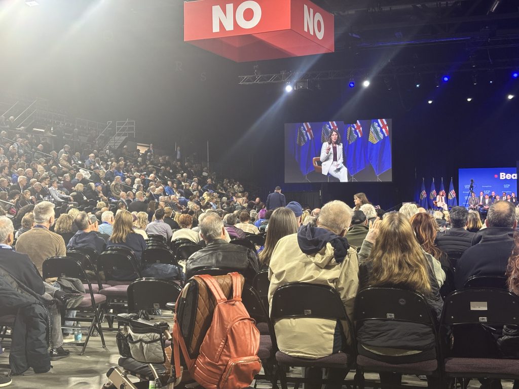 Alberta separation draws loud support during UCP AGM, Premier tries to subdue crowd
