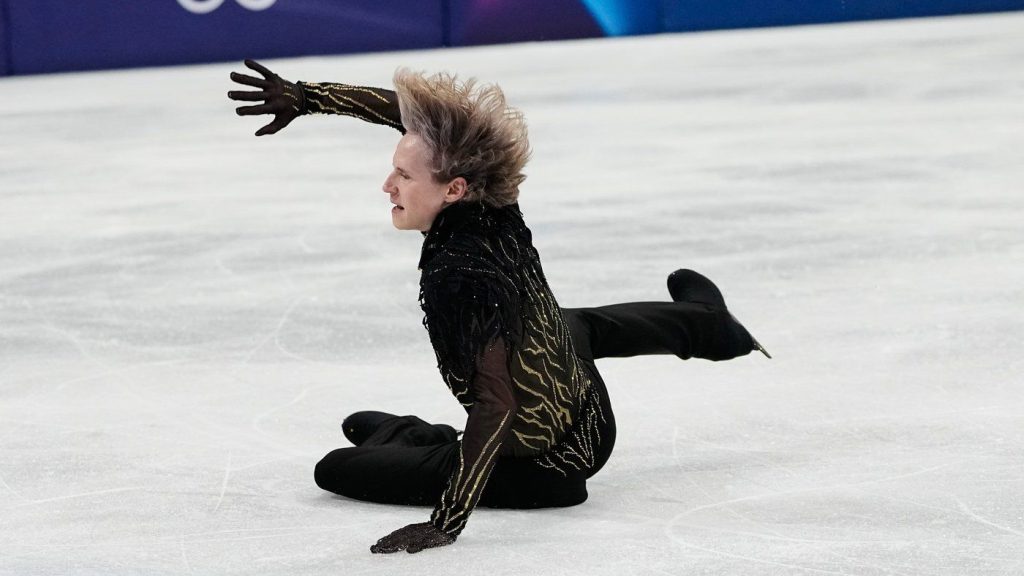 Canada’s Gogolev lands fifth in men’s figure skating finale highlighted by Malinin’s shocking fall