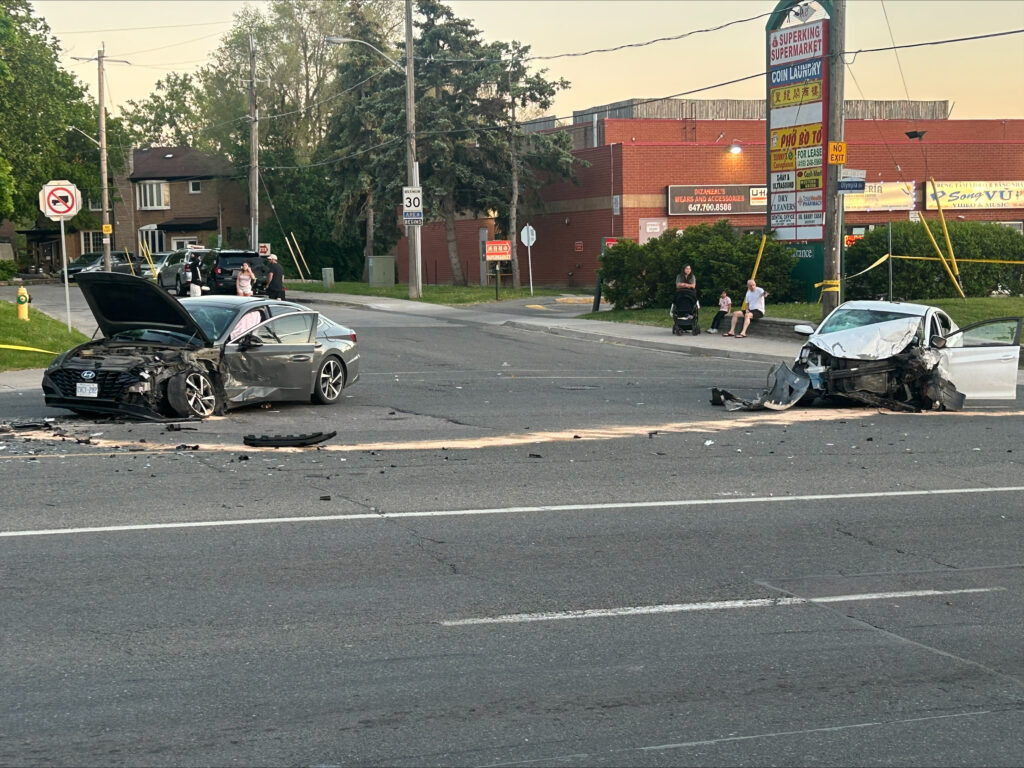 5 people sent to hospital after Weston area car crash
