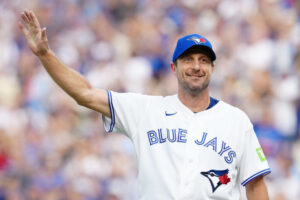 Blue Jays cap disappointing season with a win over Reds
